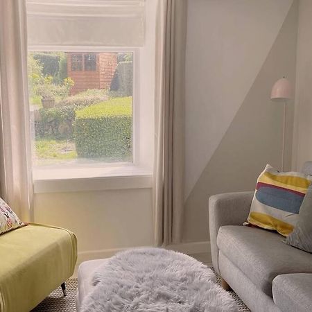 Cosy 2-Bedroom Family Cottage Centrally Located. Leedstown Экстерьер фото