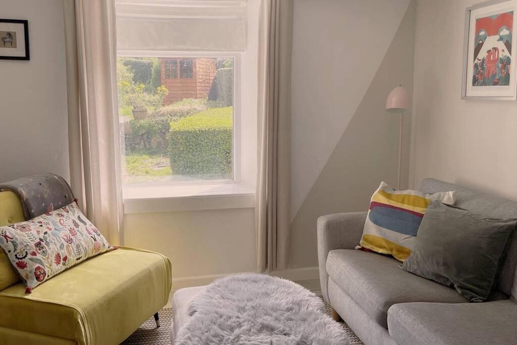 Cosy 2-Bedroom Family Cottage Centrally Located. Leedstown Экстерьер фото