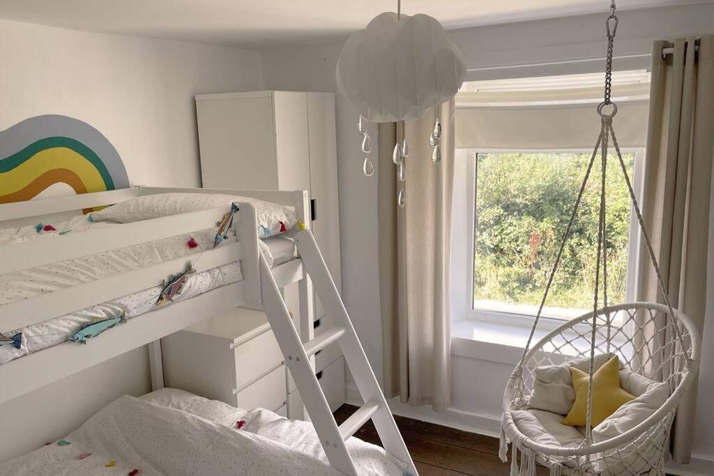 Cosy 2-Bedroom Family Cottage Centrally Located. Leedstown Экстерьер фото